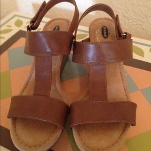 Dr. Scholl's T strap wedge